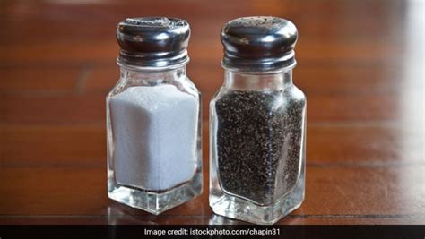 Watch This Cool Tip To Use Salt And Pepper To Season Your Food Will