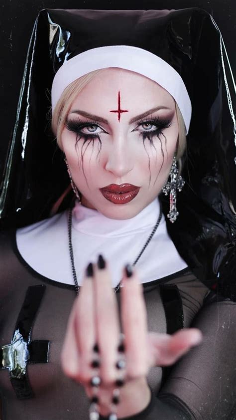 Pin By Spiro Sousanis On Vesmedinia Girl Halloween Makeup Scary