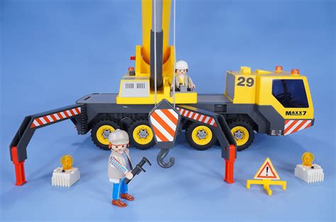 Playmobil Huge Crane Truck Figures And Lots Of Great Extras