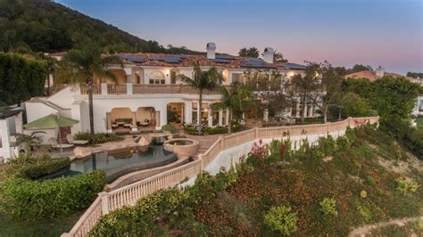 Modern Mediterranean Villa With Enchanted Ambiance