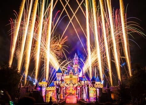 The Place To Watch Disneyland Fireworks Finest And Worst Viewing Areas
