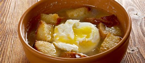 Receta de sopa de ajo con chorizo. Sopa de Ajo | Traditional Soup From Castilla-La Mancha ...