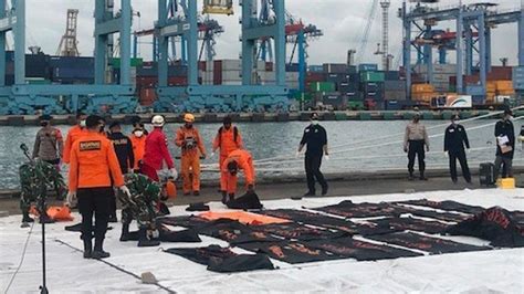 Satu Kantong Jenazah Korban Jatuhnya Pesawat Sriwijaya Air Sj Tiba