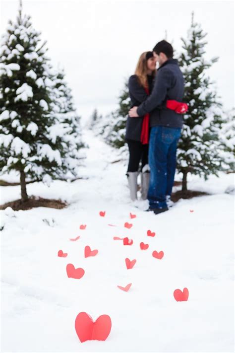 10 Romantic Winter Engagement Photo Ideas 2017