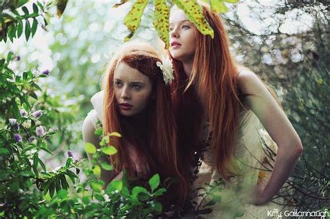 Gorgeous Twin Red Heads In A Forest Familia Weasley April Summers