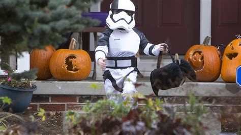 Halloween 2020 Cdc Issues New Guidelines Recommending Families Avoid