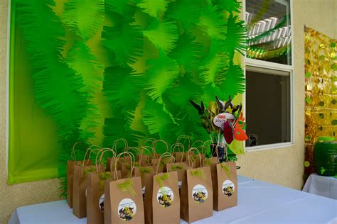 Shrek party supplies puss in boots and donkey balloon bundle for 4th. Shrek party bags favor - bolsas de dulces - dulceros | Diy ...