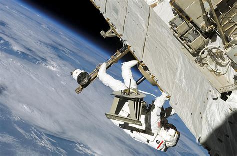 Iss Space Walk July 2006 Photograph By Nasa Pixels
