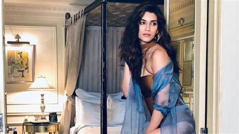 hot actress kriti sanon gain 15 kg weight for movie mimi read here how