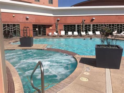 Pool Area Picture Of Renaissance Phoenix Glendale Hotel And Spa