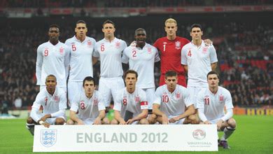 ฟุตบอลทีมชาติอังกฤษ ตัวแทนทีมฟุตบอลของประเทศอังกฤษ ฉายา the three lions หรือ สิงโตคำราม อยู่ภายใต้การควบคุมของสมาคม เอฟเอ (fa) และสมาพันธ์สหภาพสมาคม. ฟุตบอลยูโร 2012: แนะนำทีมชาติ อังกฤษ