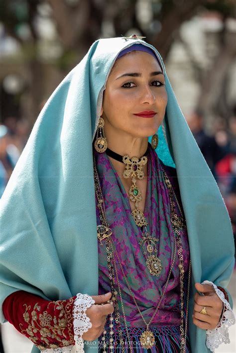 Ragazza In Vestito Tradizionale Sardo Folk Dresses Native Dress