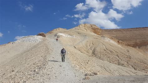 Desert Hiking In Israel Mitzpe Ramon Hiking Ramon Crater Hiking