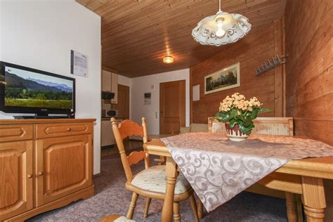 Commenti degli ispettori della guida michelin, tipo di cucina, orari di apertura, prezzi … gipsmühlweg 5, 87645 schwangau. Glockenblume: Ferienwohnungen und Gästezimmer - Haus Moni ...