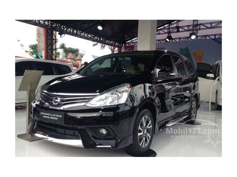 The nissan grand livina, for a compact muv, has a generous cabin which is spacious enough to seat all seven passengers in all the three rows with ease. Jual Mobil Nissan Grand Livina 2018 SV 1.5 di Jawa Tengah ...