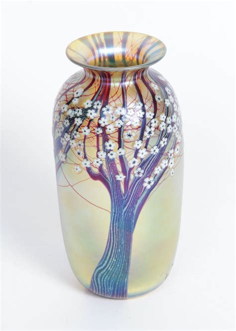 Orient And Flume Art Glass Vase Ebth