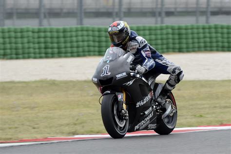Motogp Yamaha Tests The 1000cc M1 At Misano W Video Asphalt And Rubber