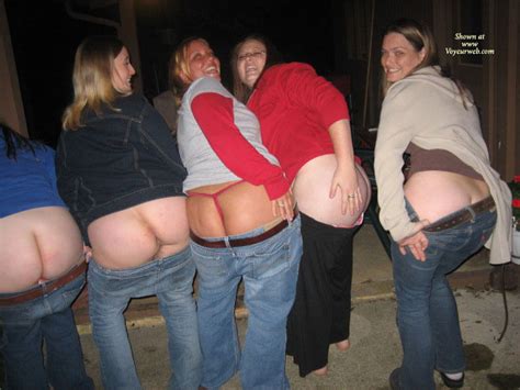 5 Local Ladies Mooning The Camera August 2009 Voyeur Web Hall Of Fame