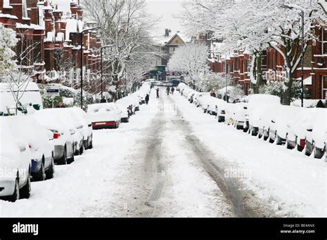 Heavy Snow London Hi Res Stock Photography And Images Alamy