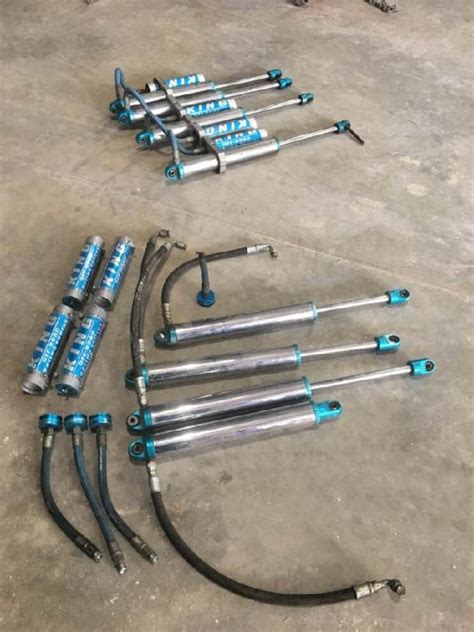 8 12 King 25 Shocks With Reservoirs Pirate4x4com 4x4 And Off