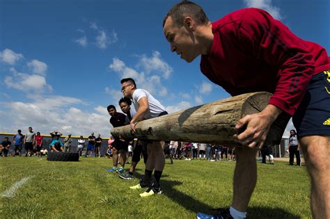 Frontiercade offers fun for Airmen and families > United States Marine