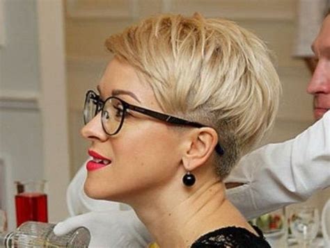 Pixie Cut Frisuren Für Frauen Ab 50 Mit Brille 2020 Jeffrey Parker Frisur