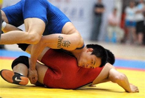 组图：男子自由摔跤全锦赛 凌海威夺冠技巧惊人 搜狐体育