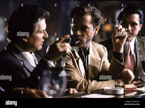 Joe Pesci And Ray Liotta Film Goodfellas Usa 1990 Personnages Tommy