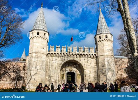 Babusselam Gate Of Salutation Middle Gate Entrance To The Topkapi