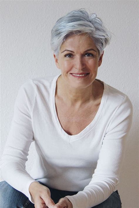 For the older ladies, we have great 14 short hairstyles for gray hair. Hairstyles For Gray Hair Without Looking Old - Short Haircut Styles 2021