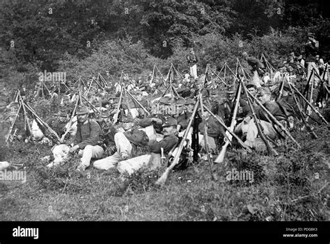 223 Men Uniform Weapon Relaxation Woods First World War Fortepan