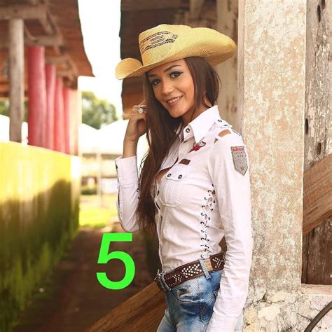 Pin By Anderson Marchi On Vida Na Roça Sexy Cowgirl Hot Cowgirls Fashion