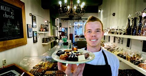 Zwischenbilanz zwei wochen nach start. Chocoladerepen uitdelen is voor Dordtse chocolatier ...