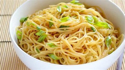 Berikut beberapa resep mi goreng dilansir brilio.net dari berbagai sumber, rabu (9/10). Resep Tumis Mie Kuning & Sayur Bumbu Bawang Pedas Gurih ...