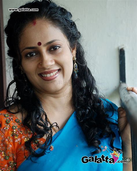 Cute Photos Lakshmi Ramakrishnan Tamil Movie Actress New Photos