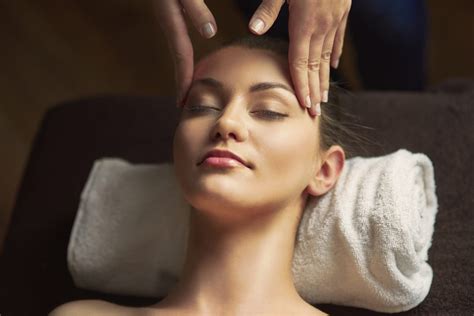 Why Does A Head And Shoulder Massage Feel So Relaxing Styles And Makeup