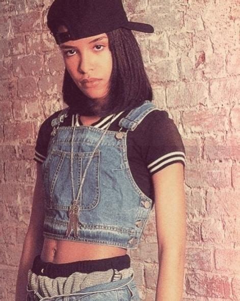 A Look Back At Aaliyahs Best Style Moments In 2020 90s Fashion 90s