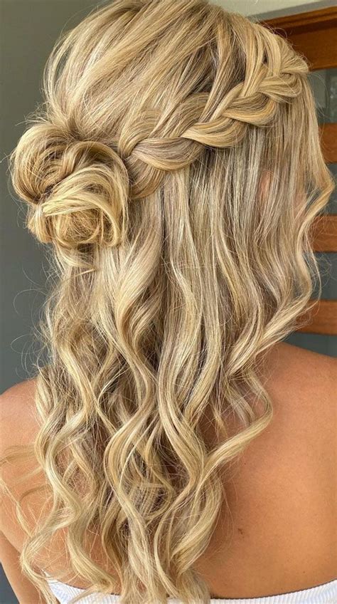 Half Up Hairstyles That Are Pretty For 2021 Messy Bun And Half Up Half Down Frisuren Lange