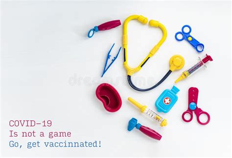 Les Instruments Médicaux Des Enfants Concept Du Médecin Des Enfants