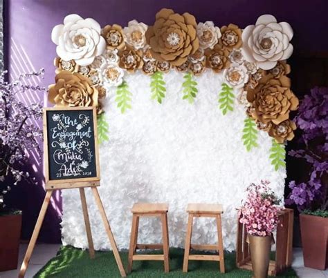 Berikut ini adalah 12 inspirasi dekorasi lamaran sederhana yang bisa kamu bikin sendiri dirumah dekor lamaran sederhana yang pertama ini cara bikinnya cukup mudah, udah banyak banget kalian bisa lho bikin backdrop lamaran dengan tema ini dengan cara membeli wallpaper bermotif ukiran. Dekorasi Bunga Kertas Cantik Cocok Untuk Backdrop Dekorasi ...