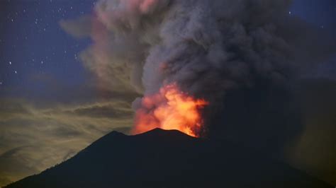 Bali Mount Agung Eruptions Are Suffocating Islands Economy
