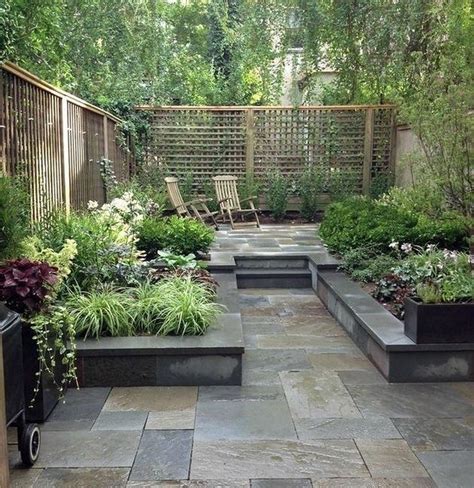 20 30 small courtyard garden ideas