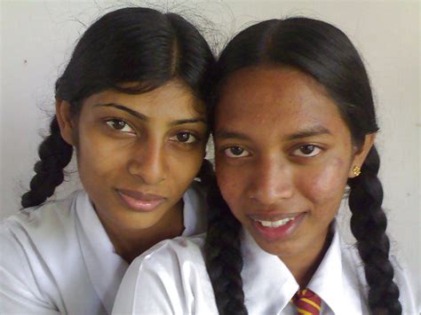 Srilankan Sexy Girls ලංකාවේ අපේ සෙක්සි කෙල්ලෝ මෙයාගේ ඔක්කොම