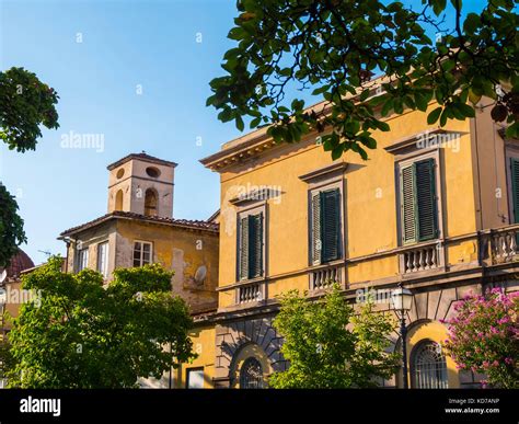 Italian Style Buildings In The Tuscan City Of Lucca Stock Photo Alamy