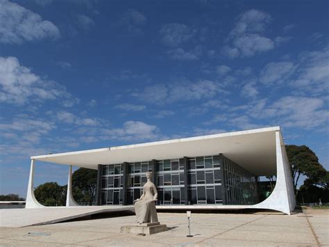 Após ataques Praça dos Três Poderes fica vazia Jornal de Brasília