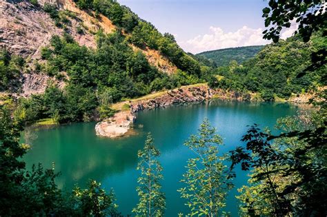 Ledinacko Jezero Na Sérvia Puzzle Online