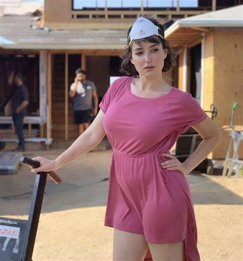 Baggy Top Cant Hide How Busty Milana Vayntrub Is R Busty Hide
