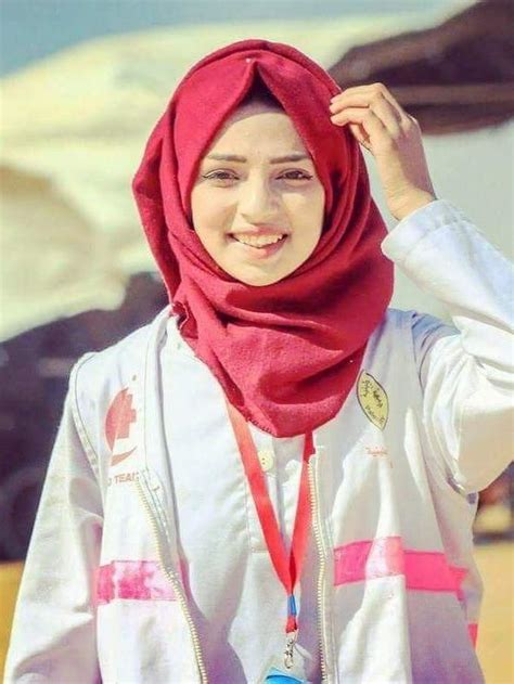 Curhatan anak palestina ini bikin semua orang menangis подробнее. Kisah Tragis Razan Najjar, Perawat Palestina yang Tewas ...