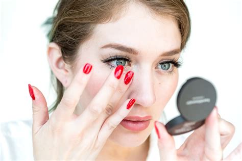 The less you apply and the more you blend, the lighter the wash of color. Ways to Apply Eye Makeup in 8 Simple Steps - Massify Trendy Magazine