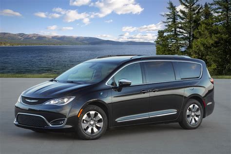 Behind The Wheel Minivan Lovers Take Notice Of The 2021 Chrysler